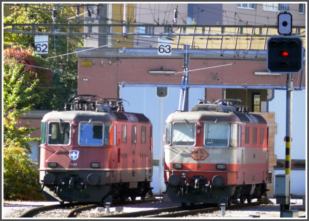 Totgesagte leben lnger. Swiss Express Re 4/4 II 11109 neben 11243 in Chur. (16.10.2011)