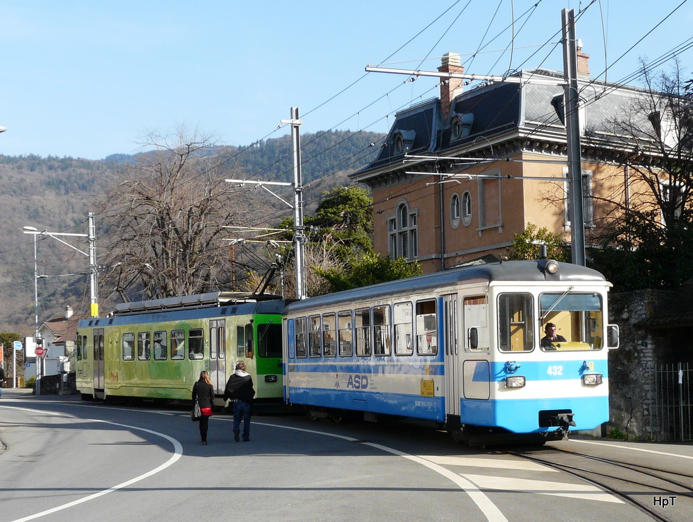 TPC / ASD - Einfahrender Regio mit dem Steuerwagen Bt 432 und dem Triebwagen BDe 4/4 401 in den Bahnhof Aigle am 18.03.2011