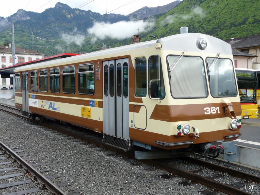 tpc Al - Steuerwagen Bt 361 im Bahnhof Aigle am 10.05.2010