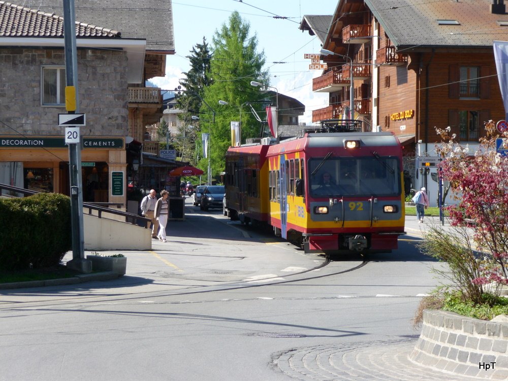 tpc BVB - Zahnradtriebwagen Beh 4/8 92 unterwegs in Villars am 23.05.2010