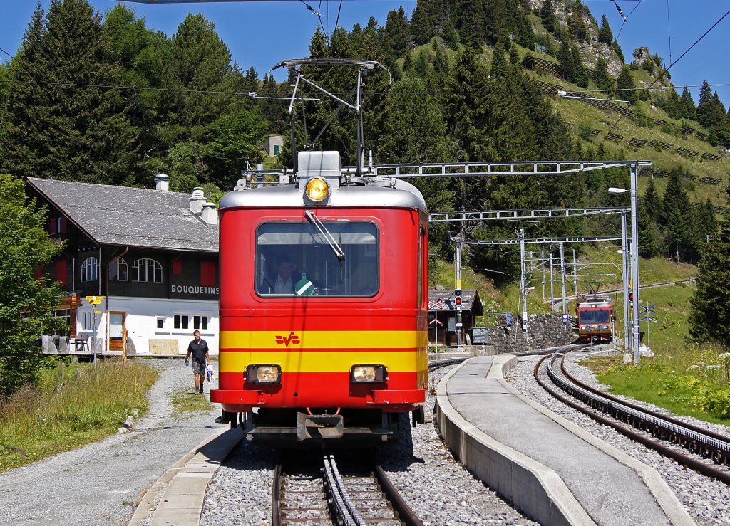 TPC/BVB: GROSSVERKEHR am 1. AUGST 2011. Auf der Bergstrecke zwischen Villars und Bretaye stand der BDeh 2/4 24 aus dem Jahre 1940 als Beiwagen im Betrieb.
Foto: Walter Ruetsch