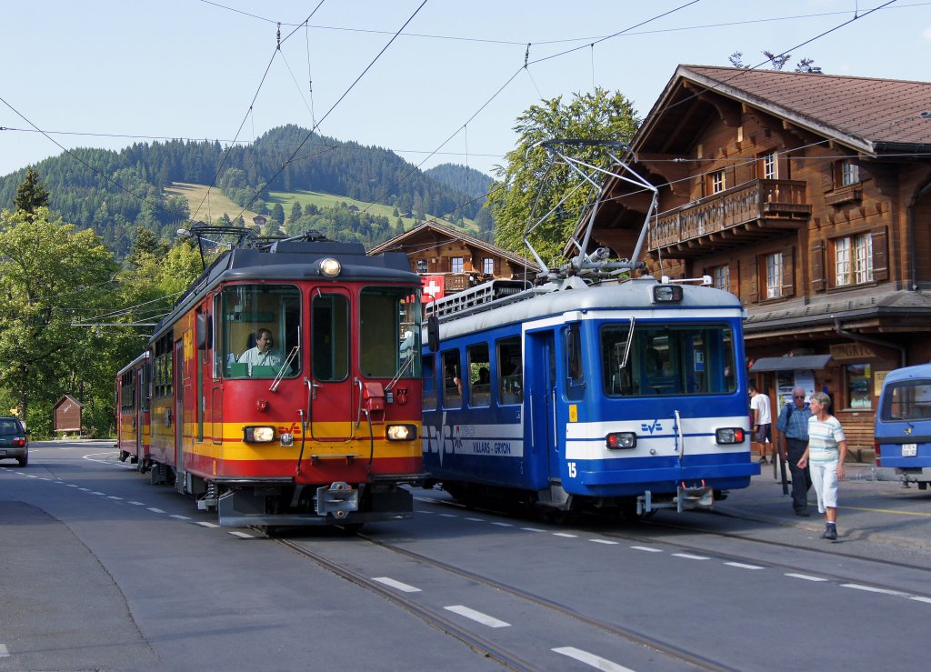 TPC/BVB: Vom 2. Juli bis 28. August 2011 wurde auf der frheren Strassenbahnstrecke zwischen Gryon und Villars der  Trambetrieb  wieder reaktiviert. Dabei gelangte der blaue Be 2/3 15 aus dem Jahre 1948 in den planmssigen Einsatz. Die Aufnahme anlsslich einer Zugskreuzung mit dem BDeh 4/4 82, ist am 18. August in Barboleuse entstanden.
Foto: Walter Ruetsch