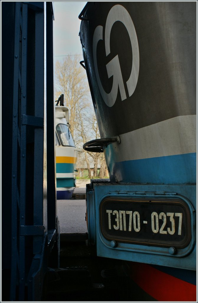 TPE70 0237 und DR1B 3713 aus einem anderen Blickwinkel.
Tallinn, den 7. Mai 2012