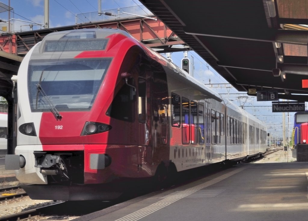 TPF Flirt bei der Abfahrt in Neuchatel, Aufgenommen am 08.07.2012