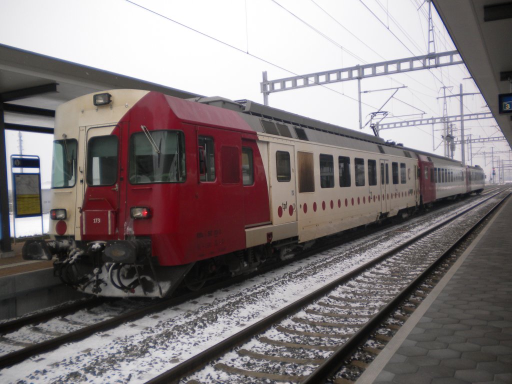 TPF RBDe 4/4 173 mit Zwischenwagen und Steuerwagen in Ins. 13.02.10