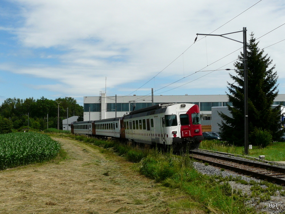 tpf - Regio von Murten nach Neuchatel unterwegs bei Muntelier-Lwenberg am 25.06.2011