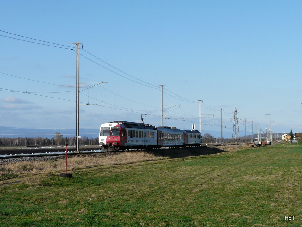 tpf - Regio von Murten nach Kerzers unterwegs bei Muntelier am 30.03.2012