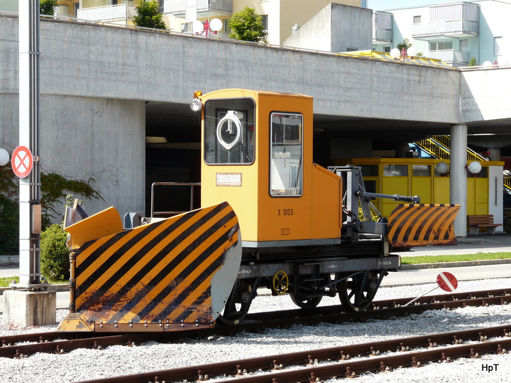 tpf - Schneepflug X 1003 abgestellt im Bahnhofsareal von Bulle am 05.09.2010