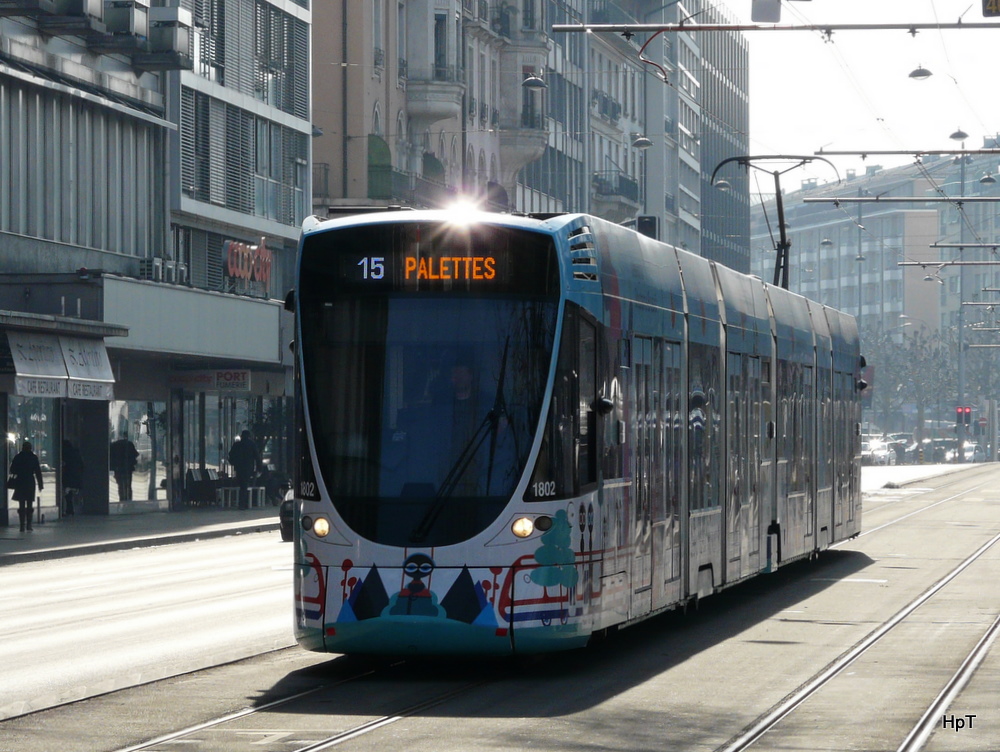 TPG Genf - Gegenlichtaufname  vom Tram Be 6/10  1802 unterwegs in der Stadt Genf am 18.02.2012