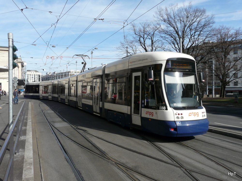 TPG Genf - Tram Be 6/8  888 unterwegs in der Stadt Genf am 18.02.2012