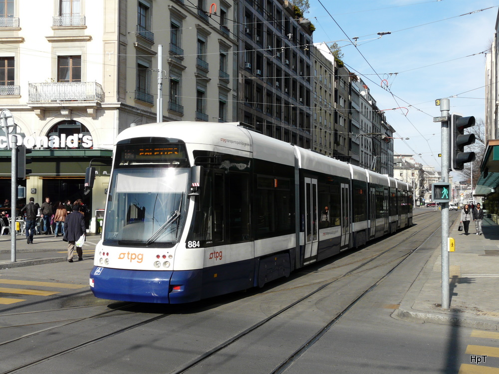 TPG Genf - Tram Be 6/8 884 unterwegs in der Stadt Genf am 18.02.2012