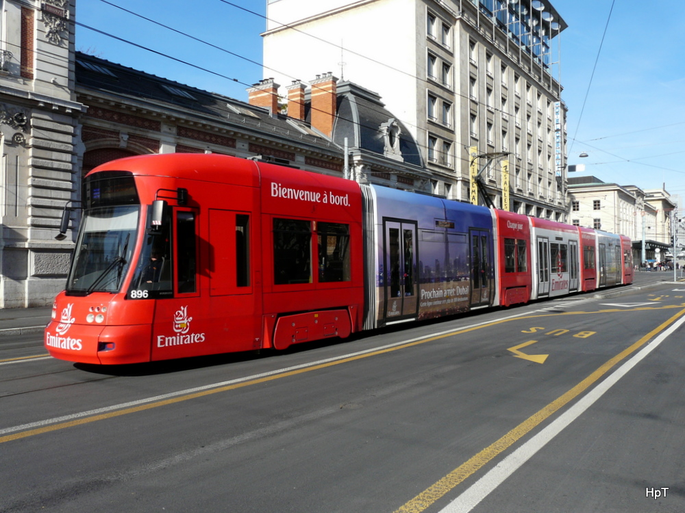 TPG Genf - Tram Be 6/8 896 unterwegs in der Stadt Genf am 18.02.2012