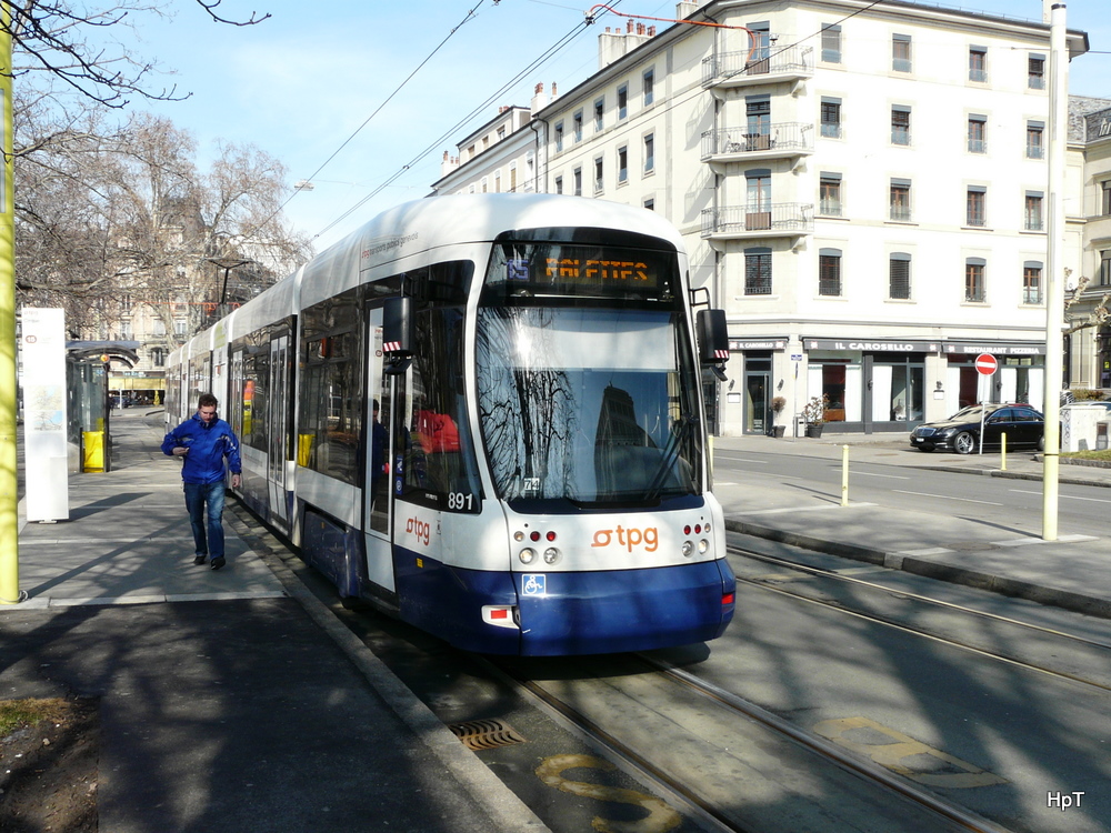 TPG Genf - Tram Be 6/8 891 unterwegs in der Stadt Genf am 18.02.2012