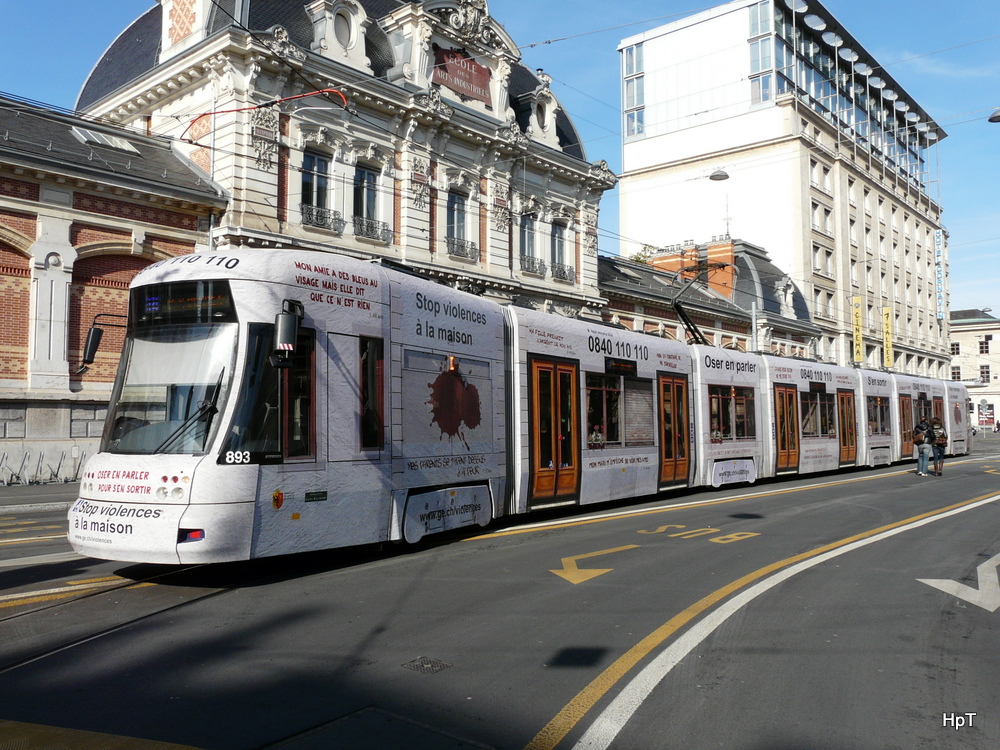 TPG Genf - Tram Be 6/8 893 unterwegs in der Stadt Genf am 18.02.2012
