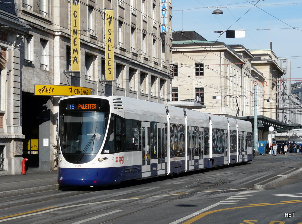 TPG Genf - Tram Be 6/10 1806 unterwegs in der Stadt Genf am 18.02.2012