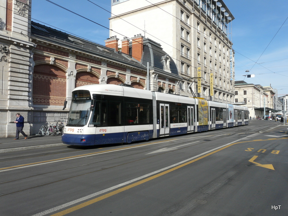 TPG Genf - Tram Be 6/8 889 unterwegs in der Stadt Genf am 18.02.2012