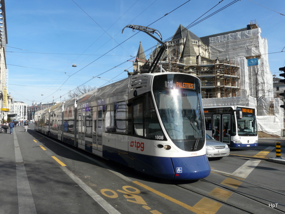 TPG Genf - Tram Be 6/10 1808 unterwegs in der Stadt Genf am 18.02.2012