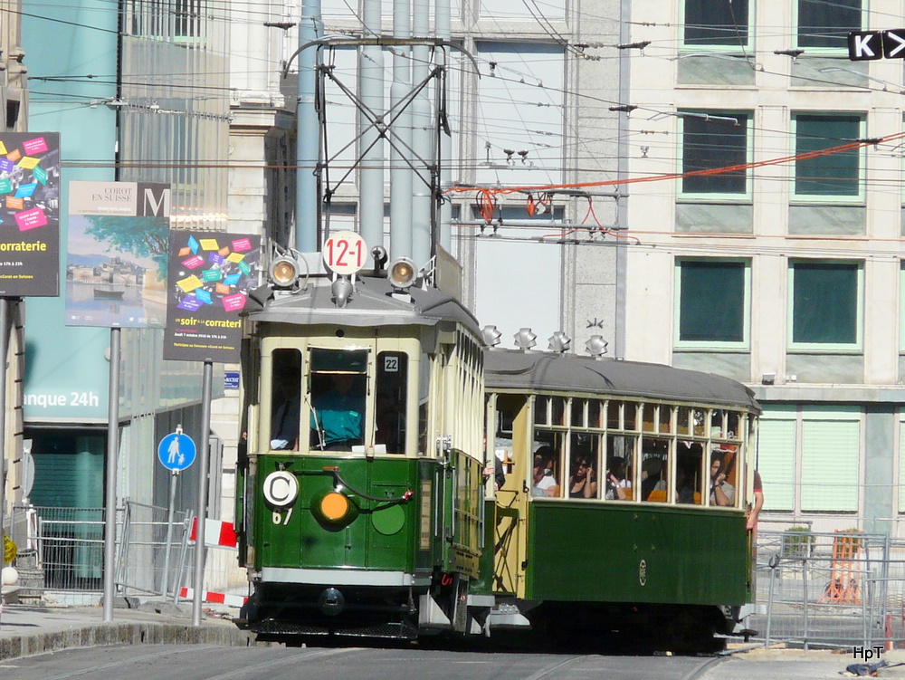 tpg - Oldtimer Tram Be 4/4 67 zusammen mit dem Beiwagen Bi 363 unterwegs in der Stadt Genf am 03.10.2010