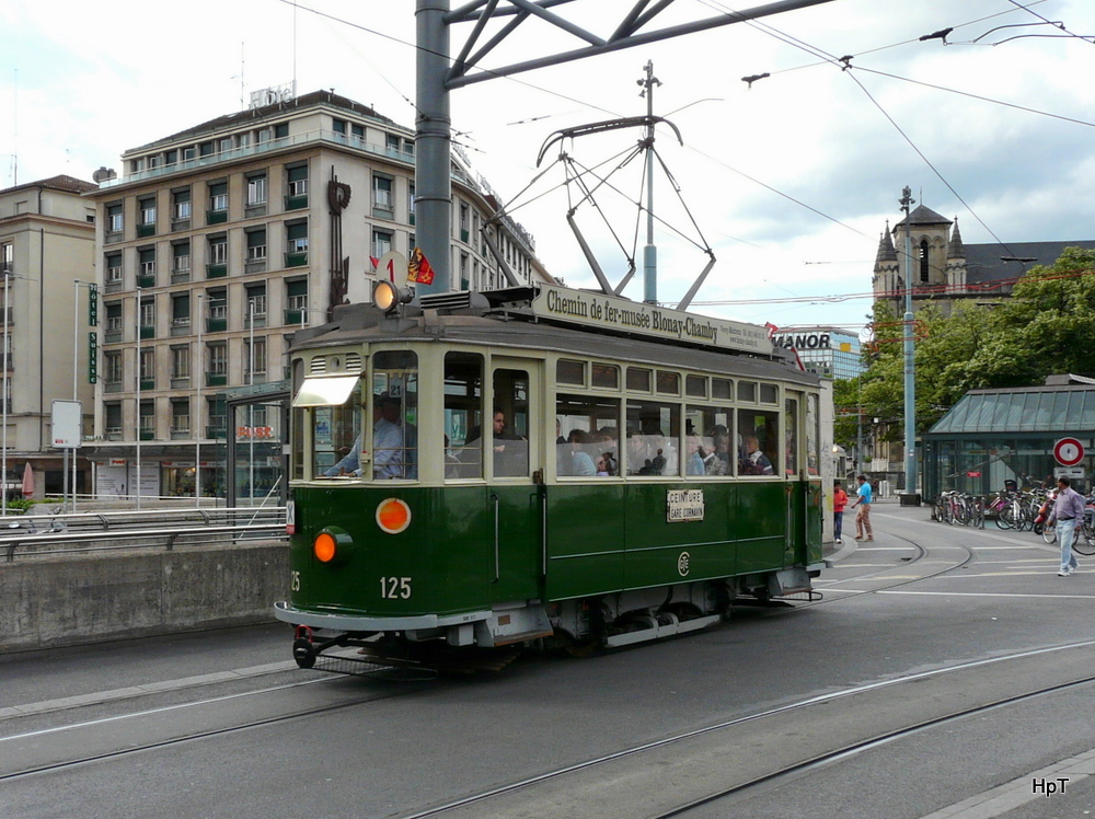 TPG - Oldtimer Triebwagen Be 2/2 125 unterwegs in der Stadt Genf am 15.05.2011