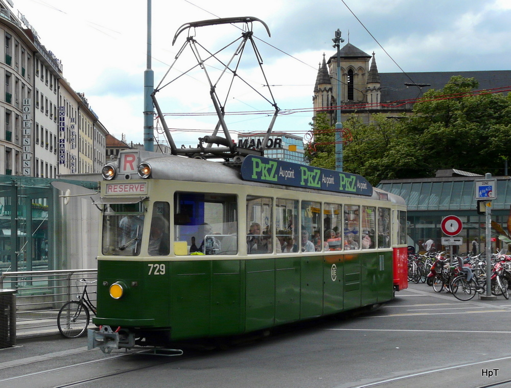 TPG - Tram Be 4/4 729 auf Extrafahrt unterwegs in der Stadt Genf am 15.05.2011