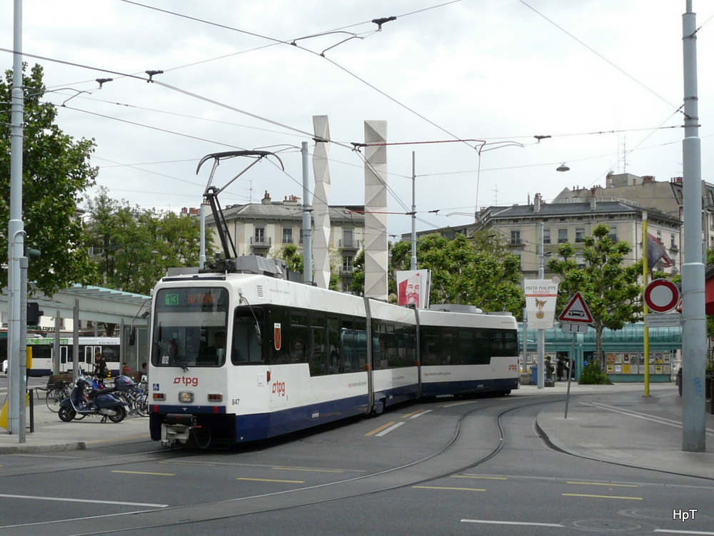 TPG - Tram Be 4/6 818 zusammen mit dem Be 4/6 847 unterwegs auf der Linie 13 in der Stadt Genf am 15.05.2011