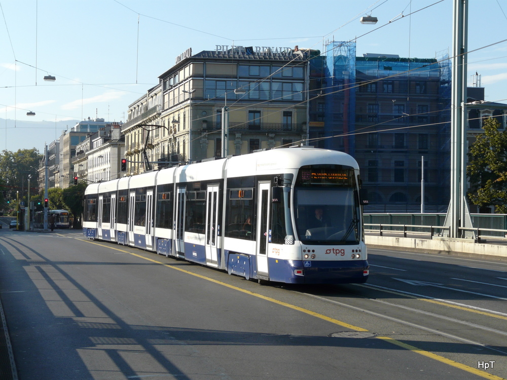 tpg - Tram Be 6/8 888 unterwegs in der Stadt Genf am 03.10.2010