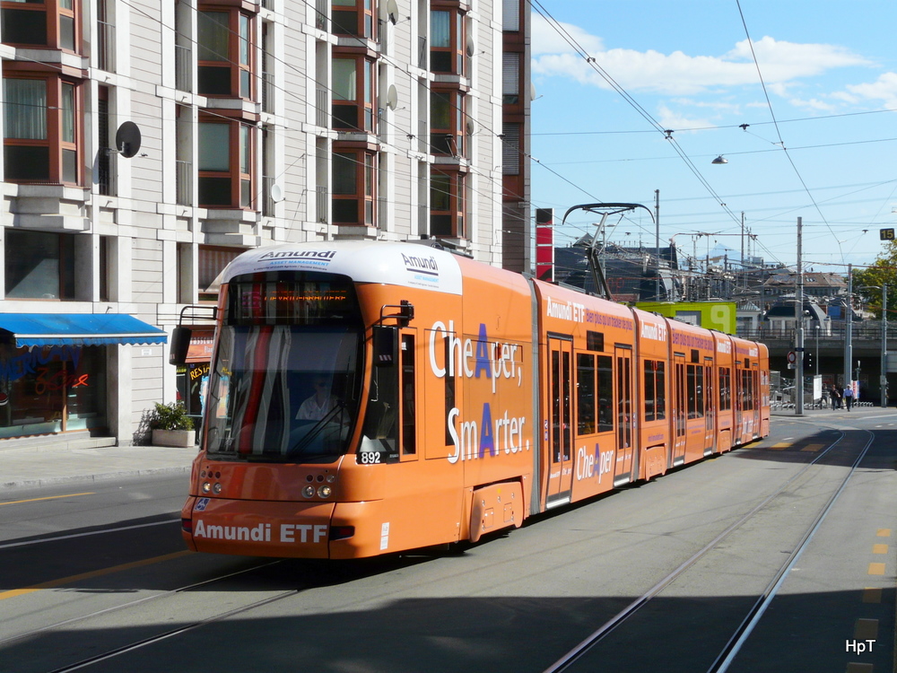 tpg - Tram Be 6/8 892 unterwegs in der Stadt Genf am 03.10.2010

