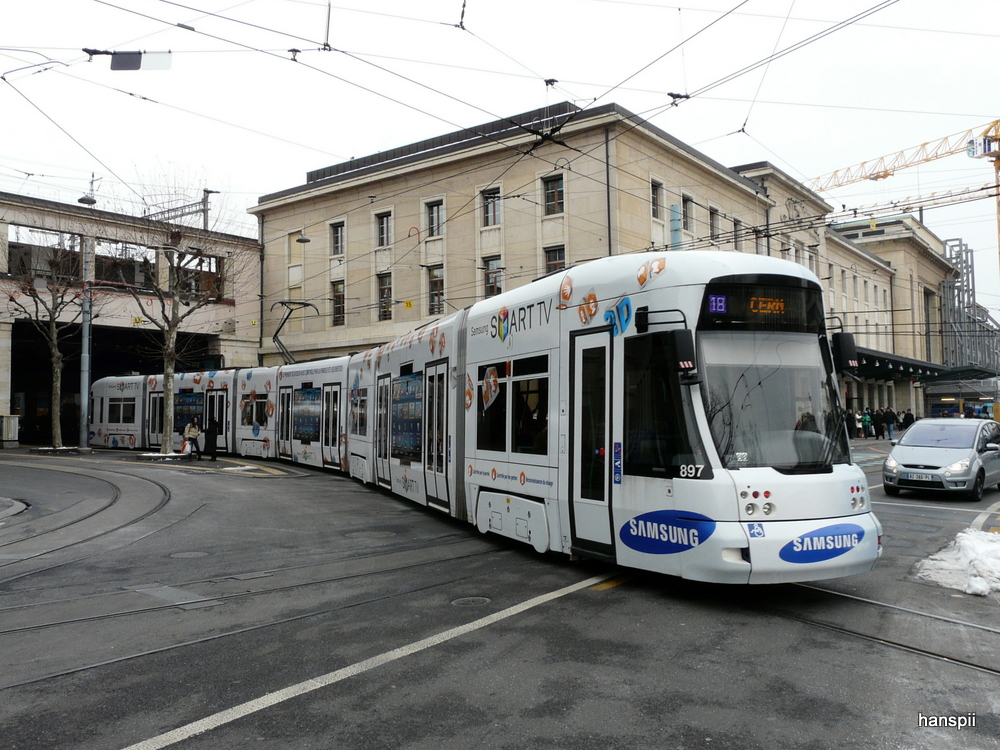 tpg - Tram Be 6/8 897 unterwegs auf der Linie 14 in Genf am 14.02.2013