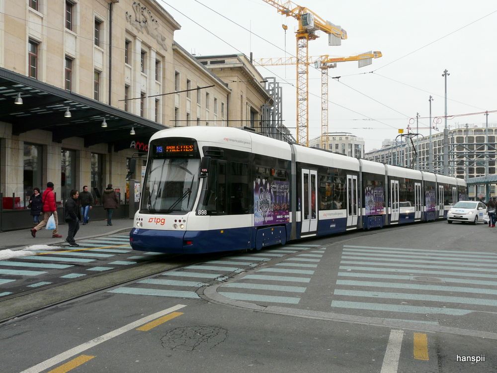 tpg - Tram Be 6/8 898 unterwegs auf der Linie 15 in Genf am 14.02.2013