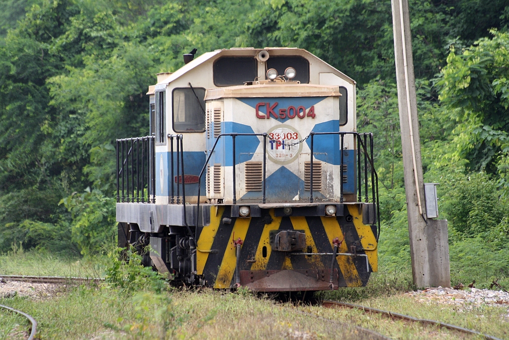 TPIPL 33-003 (ex CK5 004) am 23.August 2010 in der Hin Lap Station.