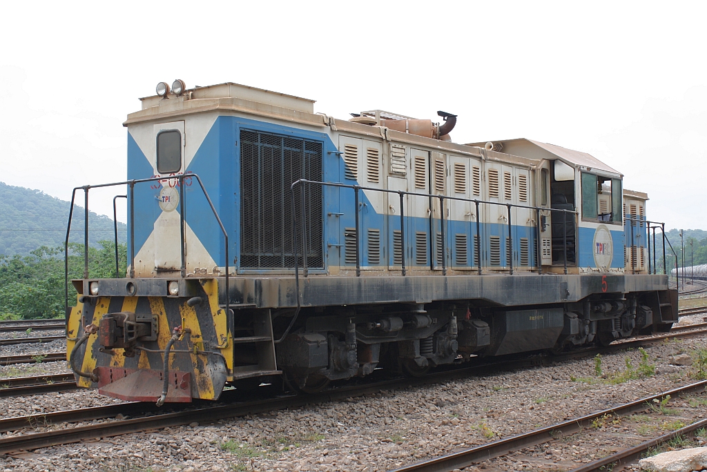 TPIPL 33-005 (ex CK5 006) am 23.August 2010 in der Hin Lap Station.