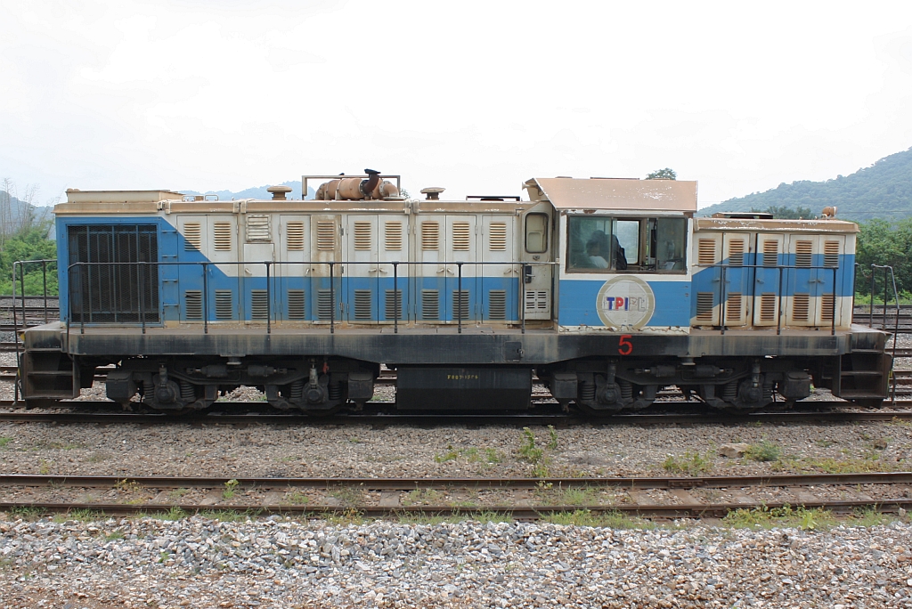 TPIPL 33-005 (ex CK5 006) am 23.August 2010 in der Hin Lap Station.
