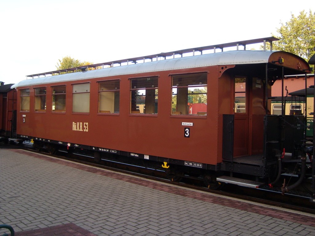 Traditionswagen der R�BB , am 6.10.2012 im Bahnhof Putbus