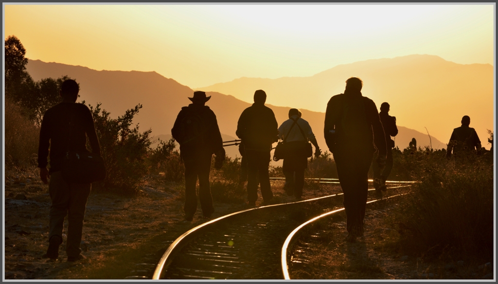 Trainspotters unterwegs zur frhen Morgenstunde zwischen Asmara und Shegerini. (31.01.2012)