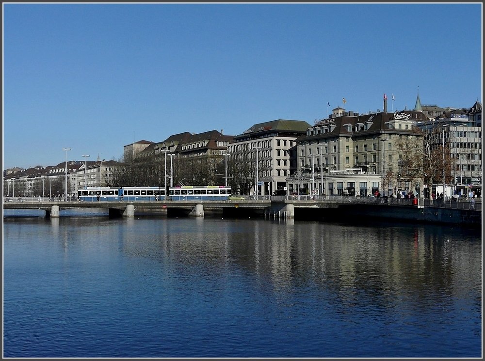 Tram 2000 auf der Bahnhof-Brcke in Zrich. 27.12.09 (Jeanny)