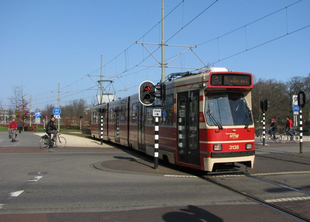 Tram 3138 des Type GTL am Bezuidenhoutseweg am 27. Mrz 2011