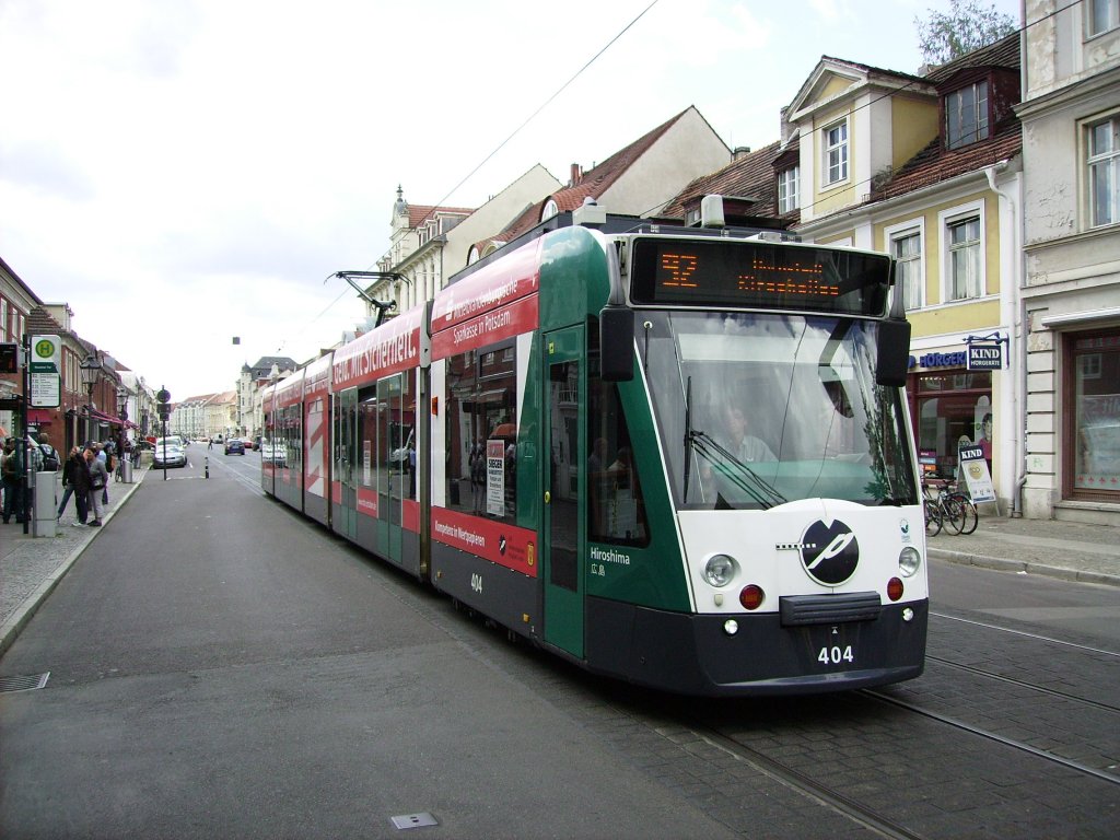 Tram 92 der Vip in der Potsdamer Innenstadt auf dem Weg zur Kirschallee, am 23.06.2011.