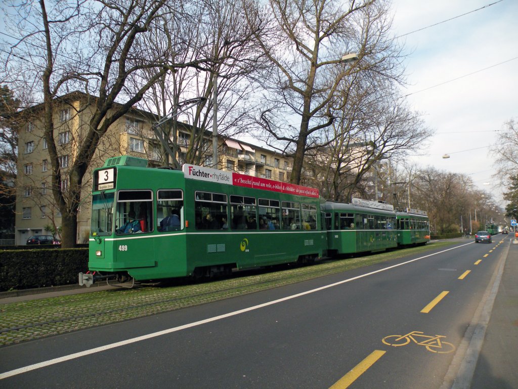 Tramzug der Linie 3: Be 4/4 499 plus B 4 1495 plus Be 4/4 467 fahren in der Abendsonne Richtung Aeschenplatz. Die Aufnhame stammt vom 15.03.2011.