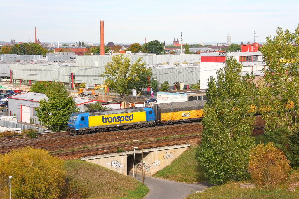 Transped 185 518 mit einem Autologistik-Zug in N�rnberg-Schweinau - 26/09/2012