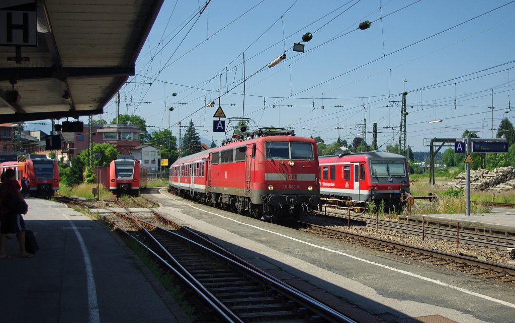 Traunstein ist noch fest in DB-Hand! Hier fahren Quitschies, 628er und 111 bzw. 110 bespannte Regionalzge sowie EC's. Aufgenommen am 12.07.2010.