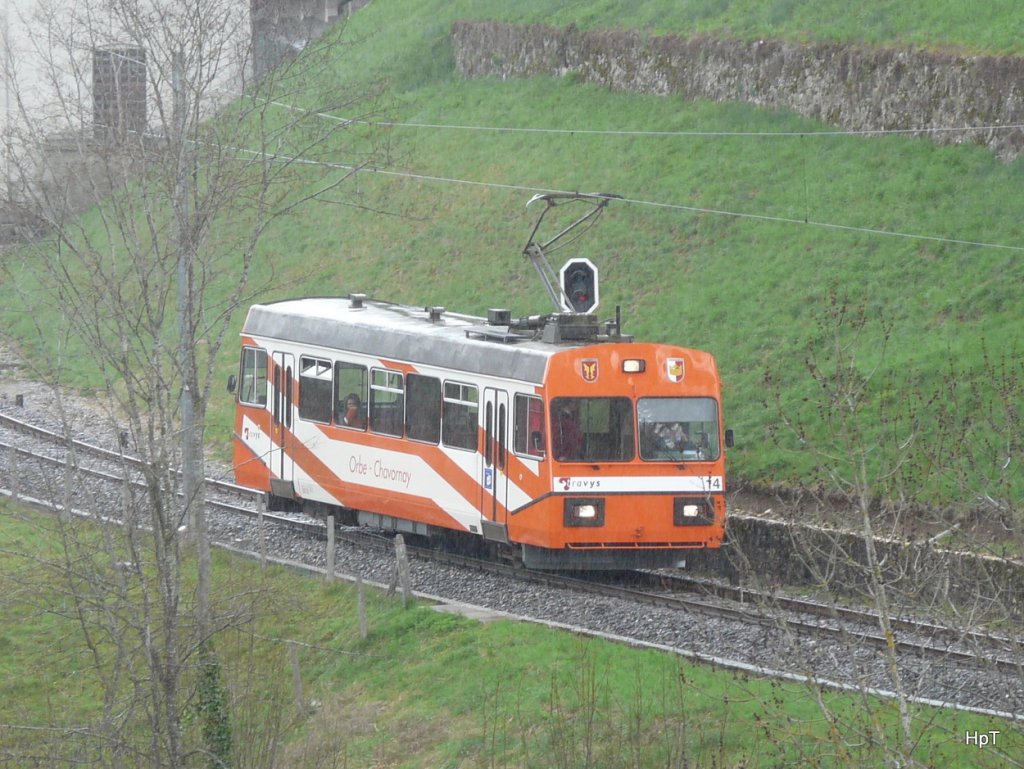 travys / OC - Triebwagen Be 2/2  14 unterwegs im Regen in Orbe am 04.04.2010