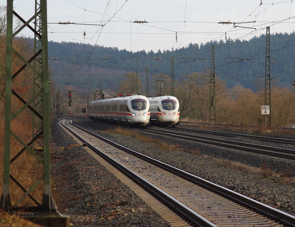  Treffen sich zwei ICEs, sagt der eine....  nee, bld. ICE-T Begegnung. Aufgenommen am 15.01.2011 bei Mecklar.