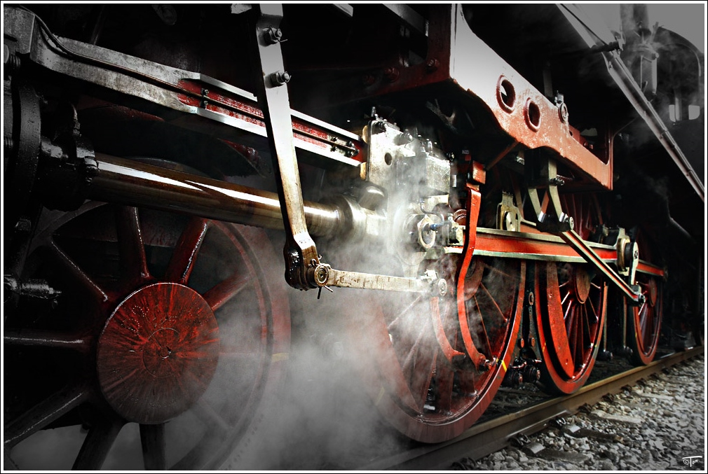 Treibstangen der Dampflok 38 1301.(ffentliche Veranstaltung)
Drehscheibe Attnang Puchheim 13.3.2011