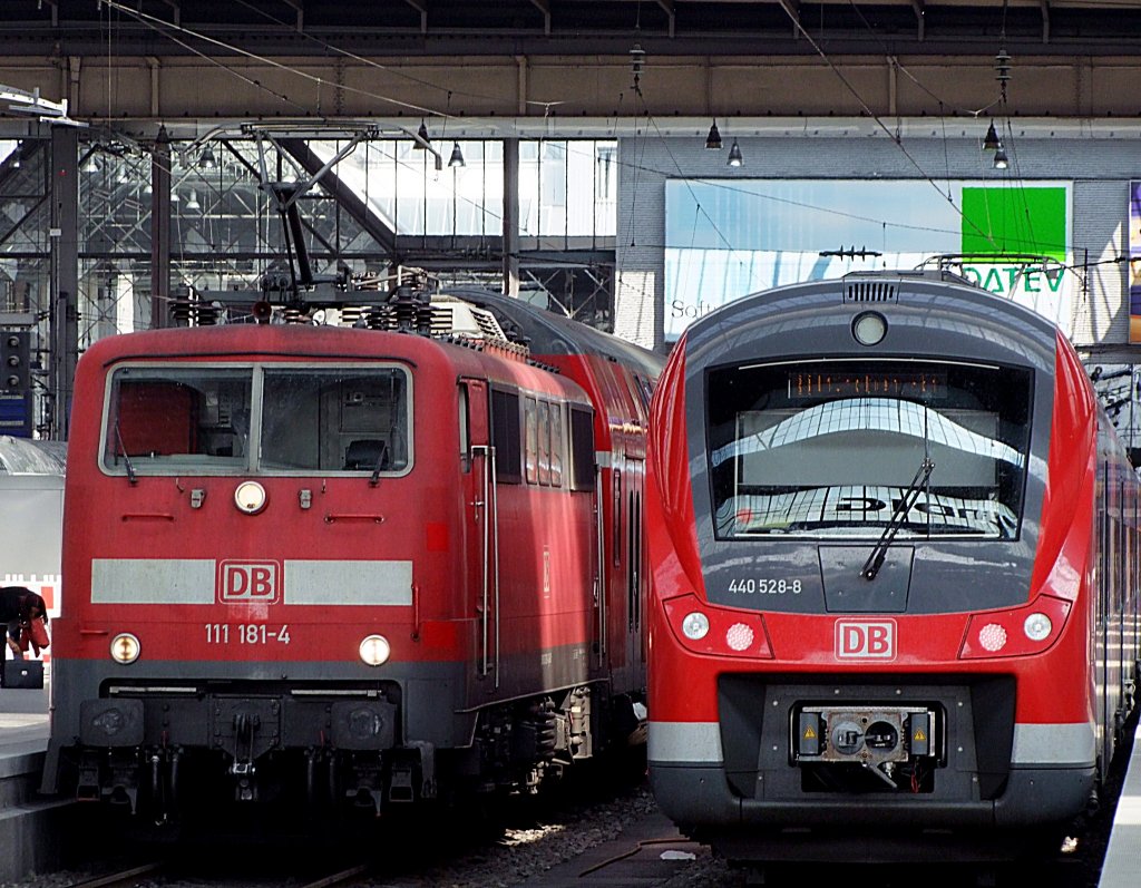  Triebfahrzeugfronten  111 181-4 contra 440 528-8 im Mnchener Hauptbahnhof;110513