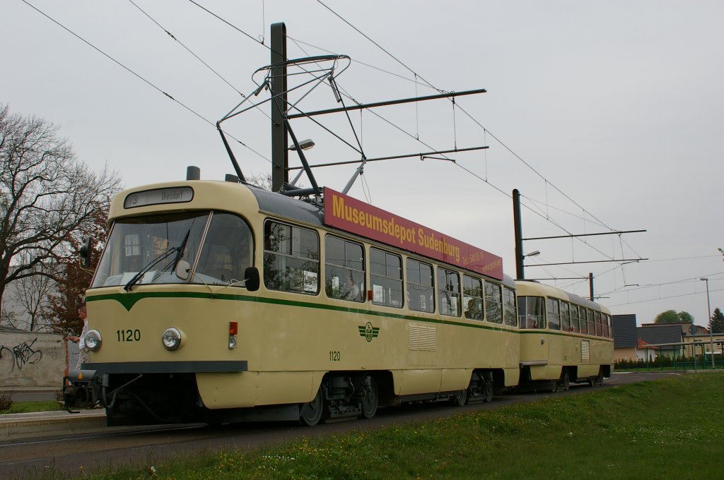 Triebwagen 1120 mit Beiwagen 2002 an der Endstelle Diesdorf zum 40. Jahrestag der Tatra in Magdeburg 