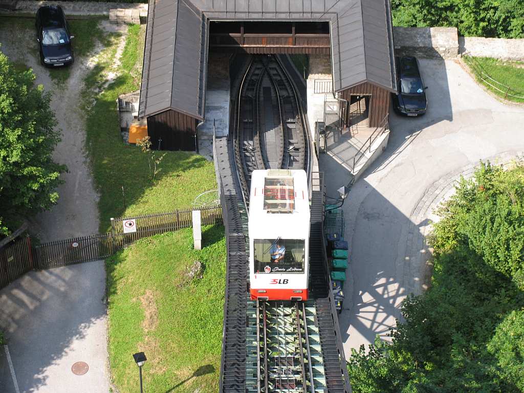 Triebwagen 2 der SLB (Salzburger Lokalbahn) auf die Salzburg Festungsbahn am 27-8-2008.