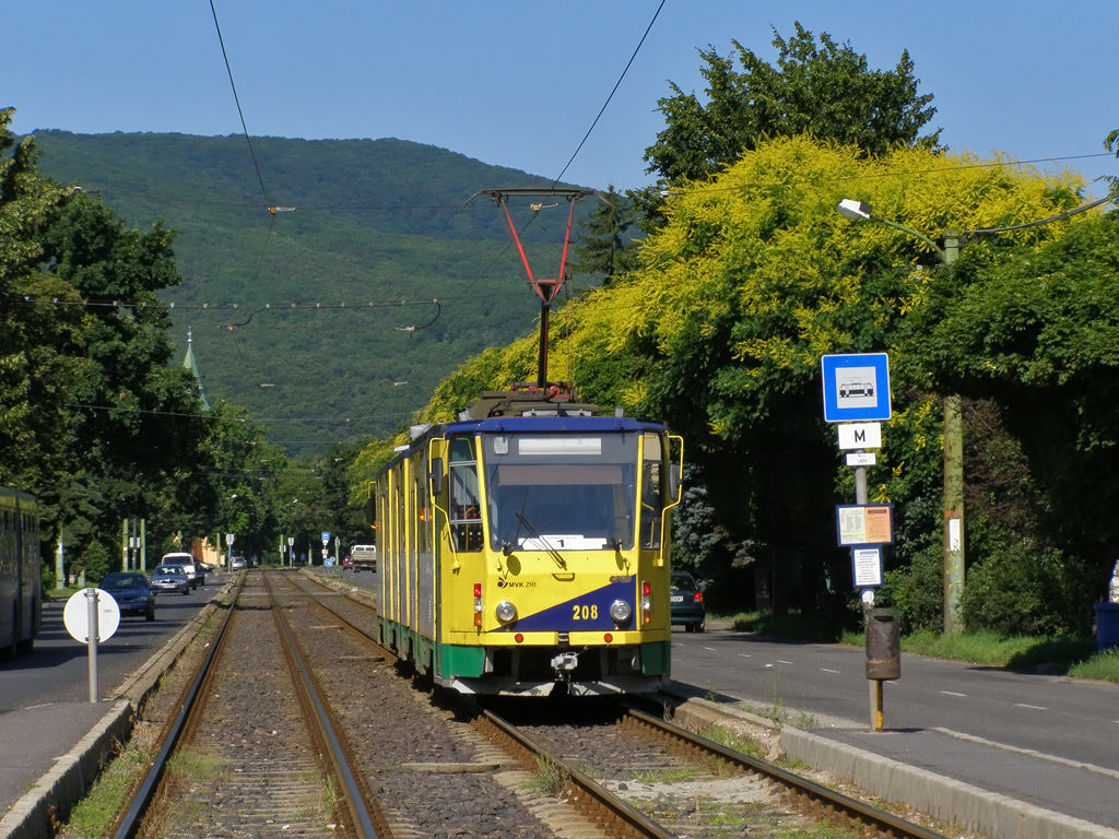 Triebwagen 208 (Tatra KT8D5) auf der Linie 1 - 08.07.2010.