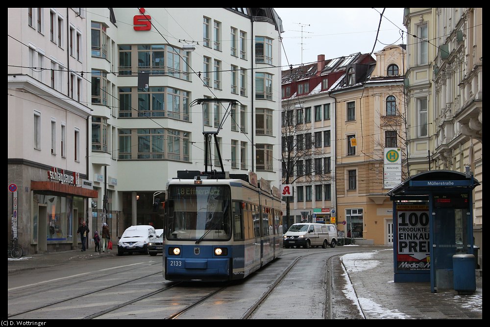 Triebwagen 2133 am 03. Januar 2010 an der Haltestelle M�llerstra�e.