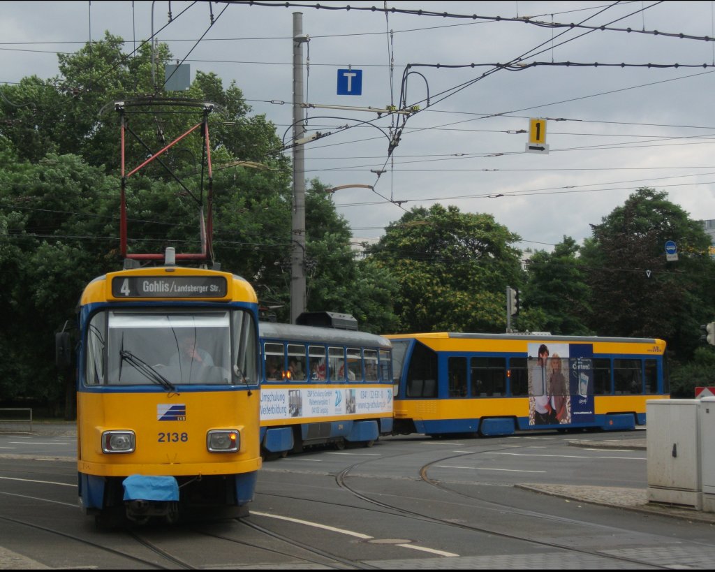 Triebwagen 2138 auf der Linie 4 Richtung Gohlis/Landsberger Stra�e. Leipzig Hbf.