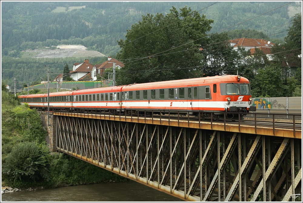 Triebwagen 4010 mit Steuerwagen 6010 006 voraus fhrt mit IC 515  Therme Nova Kflach  von Innsbruck nach Graz. Version 2
Leoben 31.07.2008
